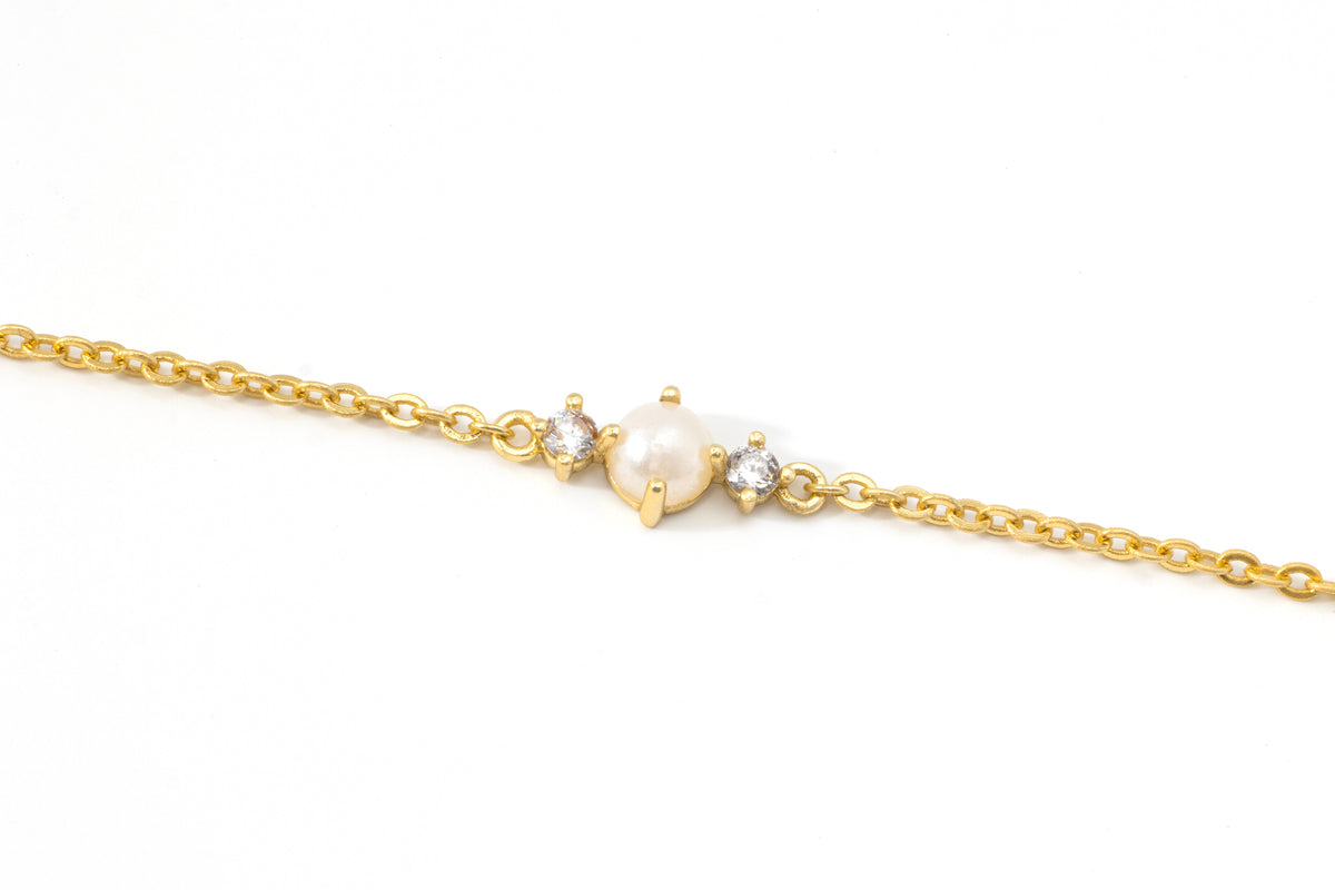 Glimmering Pearl Bracelet