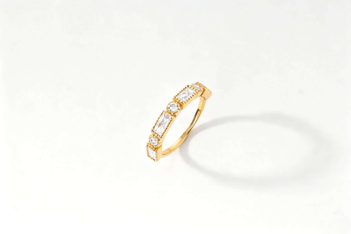 Round & Baguette Vintage Ring